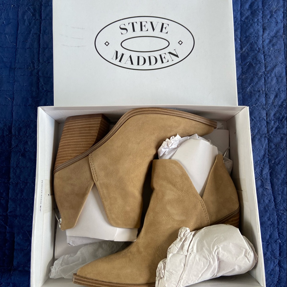 NWT Steve Madden Alyse Tan Suede Bootie 8.5